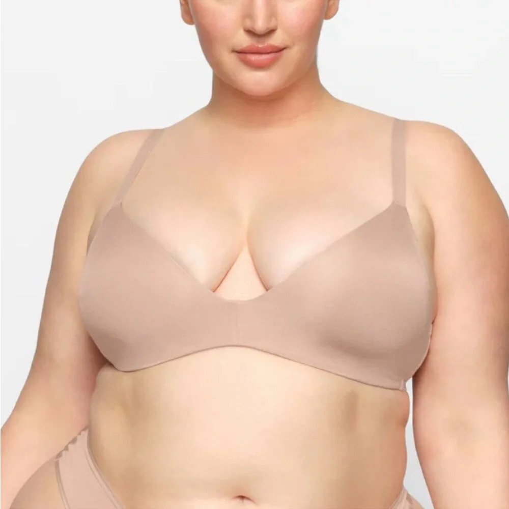 SKIMS Wireless Lightly Lined Bra Mica  1889 size 30D ‎ NWT